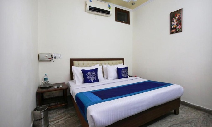 Sector 45 Hotel | OYO 9661 Hotel Lucky Plaza