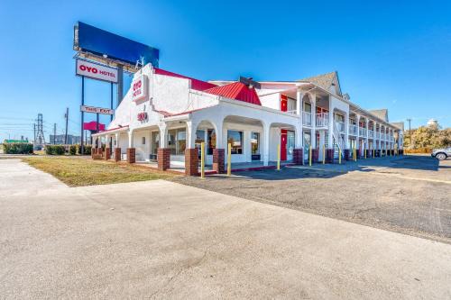 East Riverside Hotel | OYO Hotel Waco University Area I-35