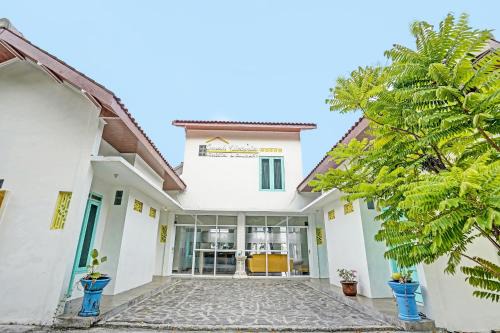 Wonogiri Hotel | OYO Life 91323 Omah Victoria Homestay & Culinary