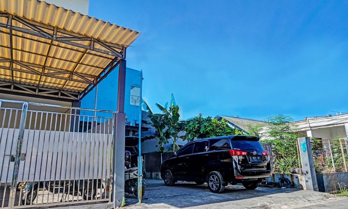 Sedati Hotel | OYO Life 91718 Kost Damai Syariah