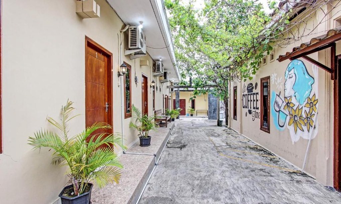 Rembang Hotel | OYO Life 92184 Mr Brown Homestay