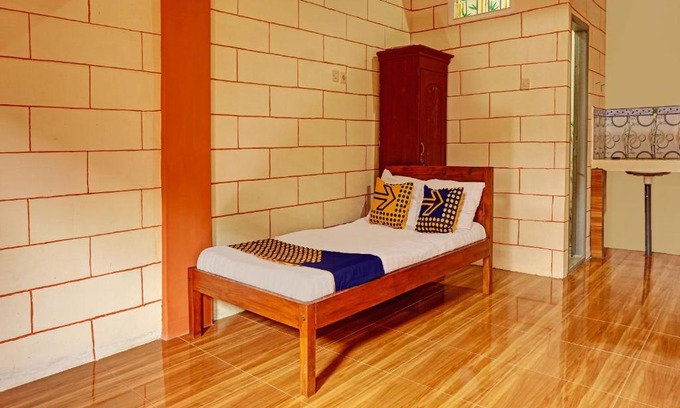 Kepanjen Hotel | OYO Life 92568 Penginapan Joglo Syariah