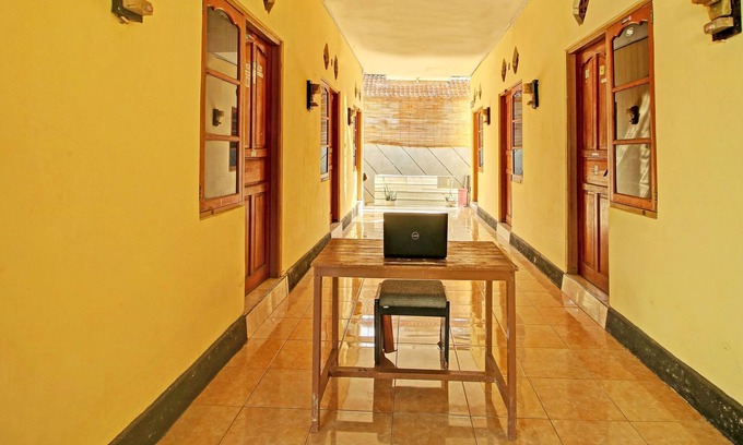 Buleleng Hotel | OYO Life 92954 Shanti Kost