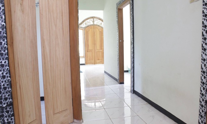Dinoyo Hotel | OYO Life 92982 Kost Berkah Ibu