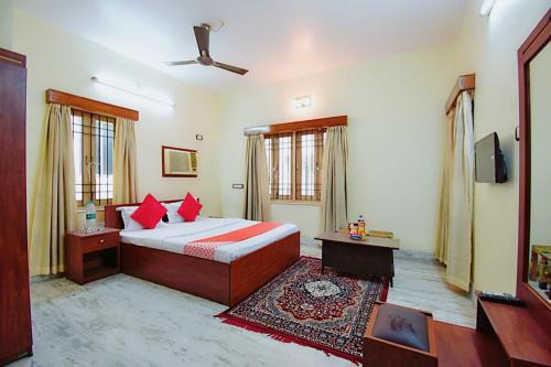 City Center Hotel | OYO Retro Residency