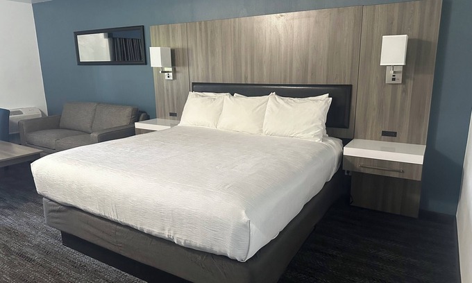 West Hills Hotel | Oyster Bay Inn & Suites