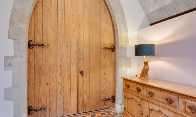 Mumbles House | Oystermouth Chapel - Three Bedroom House, Sleeps 6