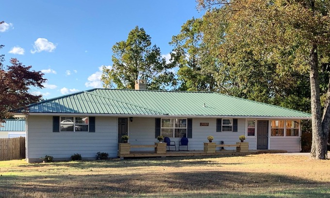 Midway House | Ozark Guesthouse on Bull Shoals Lake with access to boat dock/swim platform