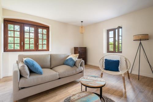 Poule-les-Echarmeaux Apartment | Pépoule - Appartements avec vue sur les monts du Beaujolais