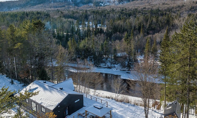 Saint-Raymond Ski Chalet | P'tit Plateau|Valley Bras du Nord|Vu|Sauna|River|Fire Place|EV Charger|Bike|SUP