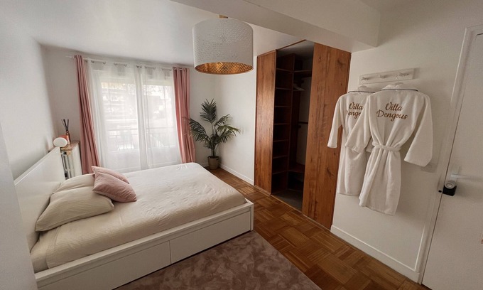 Les Pavillons-sous-Bois Apartment | P19 Paris Disney Aeroport by Villa Dengous