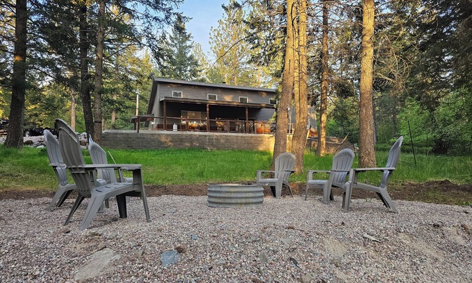 Ronan House | Pablo Pines House @ the Canal- Family+Pet Friendly, Trailer Parking+RV Hookups!