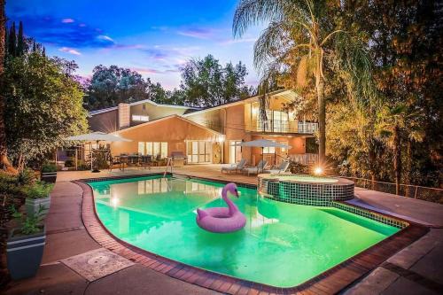 Calabasas House | Pacific Dreams Woodland Hills Distinguished 8 BR