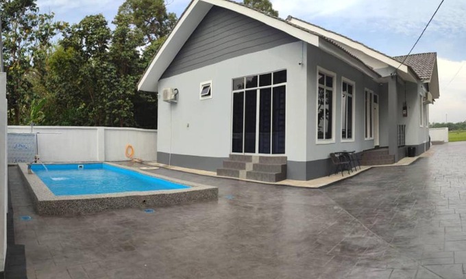 Ketereh House | Padang Tengah Homestay with Private pool -B