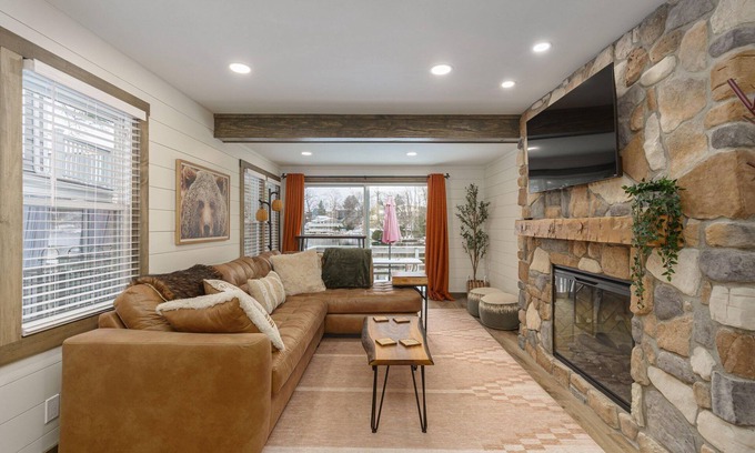 Lake Orion House | Paddler's Paradise: Serene Lake-Front Retreat in Lake Orion, MI