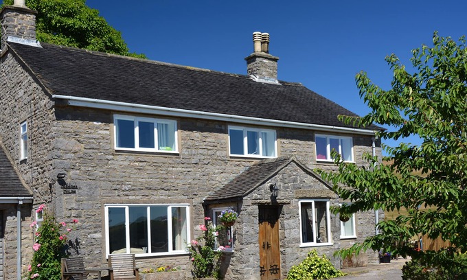 Ashbourne Cottage | PADDOCK HOUSE, pet friendly, with open fire in Ilam, Staffordshire