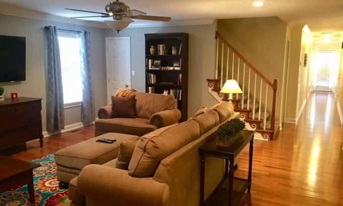 Paducah Condo | Paducah’s best place for families! Upscale condo, large deck and backyard.