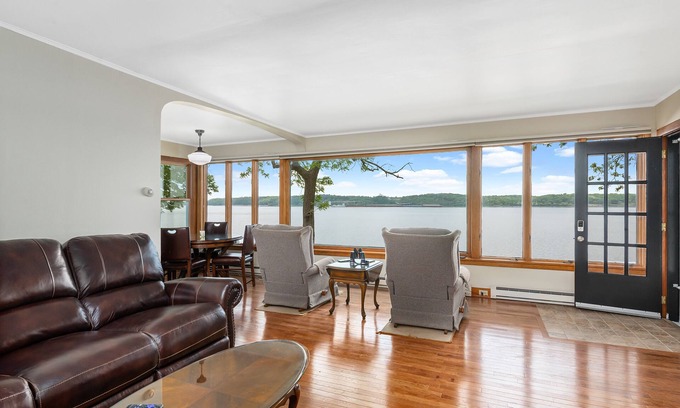 Nauvoo House | PAGEANT -Eagles Nest home with view of the Mississippi and Gorgeous Sunsets