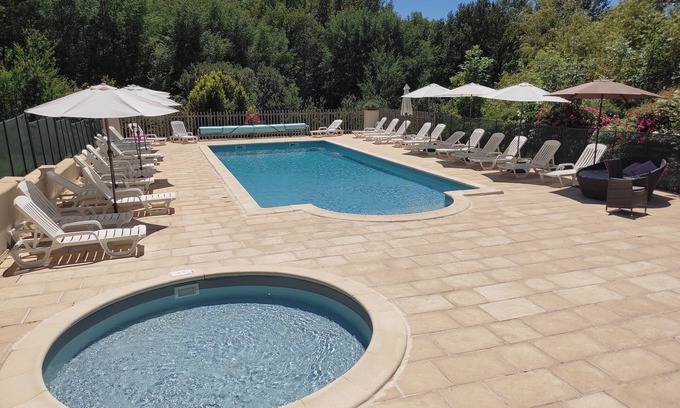 Catus Cottage | Pagel, "Soleil Levant" ground floor, with large garden and swimming pool