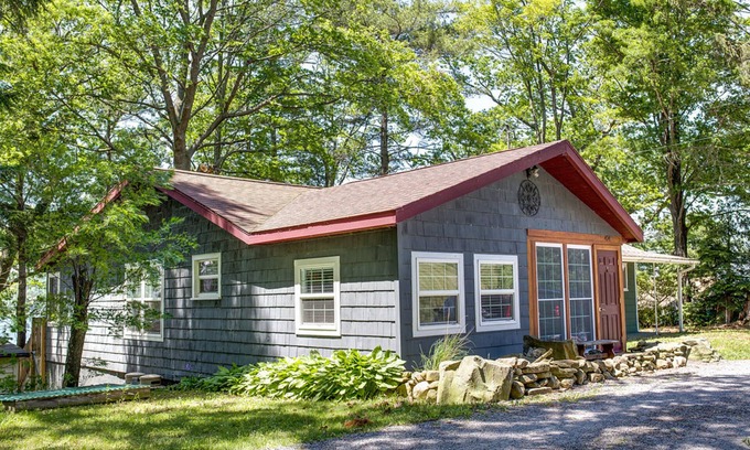 Bradford House | Painted Quail: cozy cottage with private lake access on Lamoka Lake
