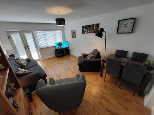 Paisley Apartment | Paisley Pineapple Flat Central UWS Glasgow Airport