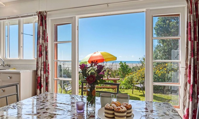 Pakawau Cottage | Pakawau Beach House - Golden Bay Holiday Home
