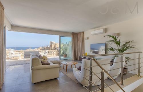 Valletta Apartment | Palatial Flat inside Bright Duplex Penthouse