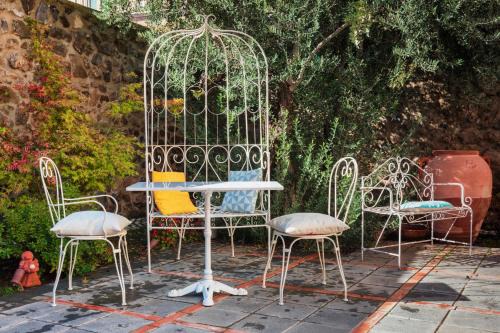 Atella Hotel | Palazzo Badiale history&rooms