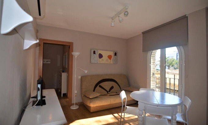 Sant Salvador Apartment | Palfuriana 86, a 30 metros de la playa WIFI ideal con niños