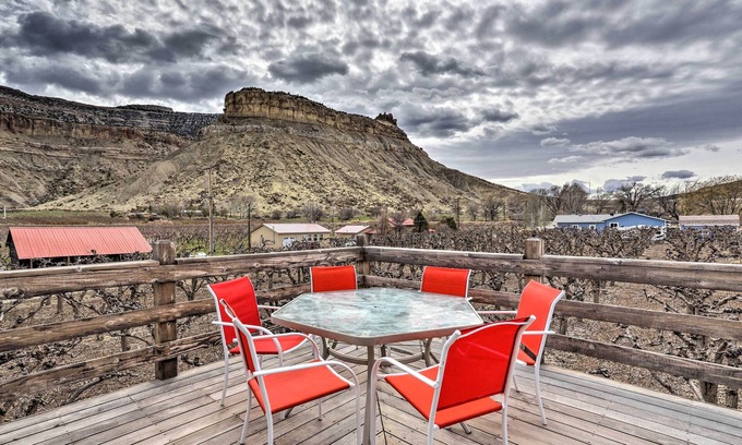 Palisade Cottage | Palisade Cottage on Orchard - Hike, Bike + More!