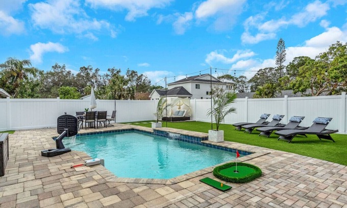 Alta Vista House | Palm Breeze Luxury * With E-Bikes & Heated Pool!*