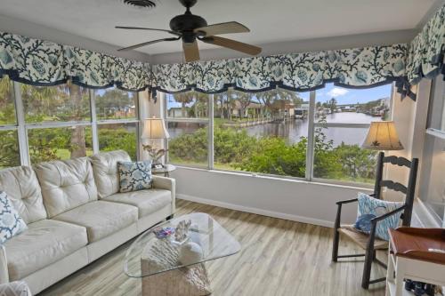 Flagler Beach House | Palm Paradise Waterfront Home - Flagler Beach - Dock - Pet Friendly - Close To The Beach