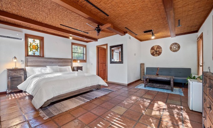 Northwest Orlando House | Palm Room at Bliss House