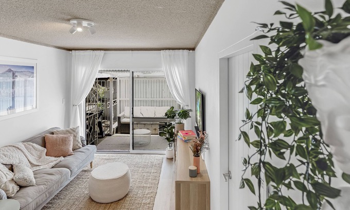 Miami Apartment | PALMA - Couples Beach Getaway, 2 minutes to the beach!