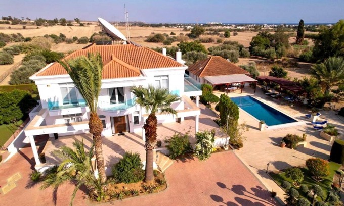 Oroklini Villa | Palmera Mansion