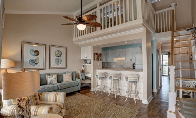 Gulf Lagoon Beach Condo | Panama Breeze! Perfect for Snowbirds! Available for November through February!