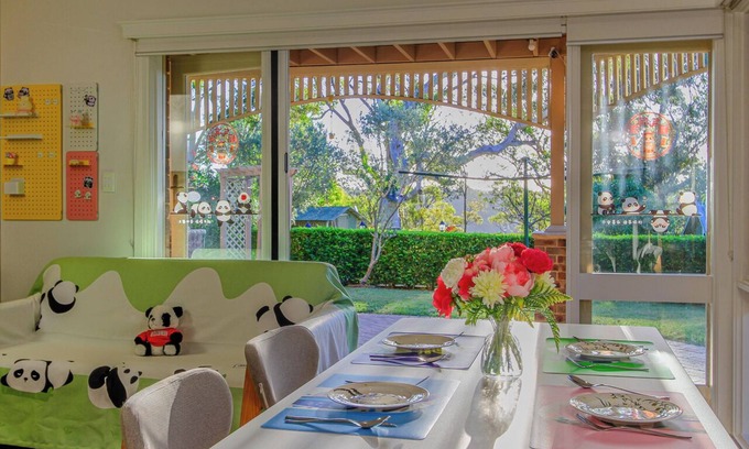 Mount Colah House | Panda Pavilion - Your Peaceful Garden View Hideout Next to National Park Valley