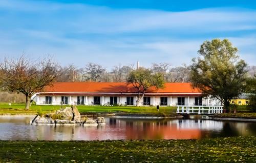 Alcsutdoboz Bed & Breakfast | Pannónia Golf & Country Club