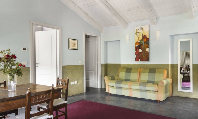 Santo Stefano Belbo Apartment | Panoramic apartment with pool view