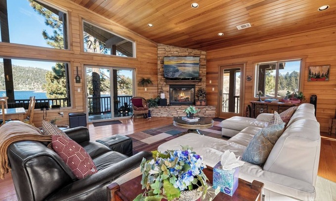 Boulder Bay House | Panorama Peninsula Lakefront
