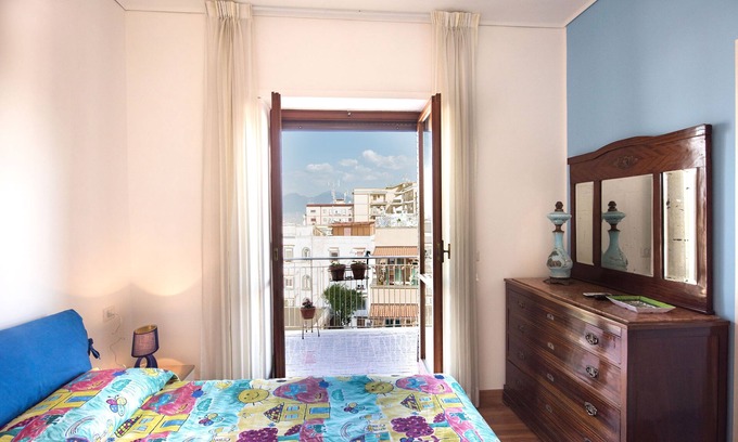 Montecalvario Apartment | Panorama Vesuvius Central 2 (in front of the metro)