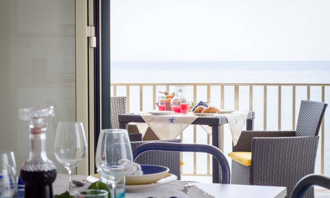 Donnalucata Apartment | Panoramic beach apartment with large terrace, sea view, quiet, WiFi, max. 5 pers