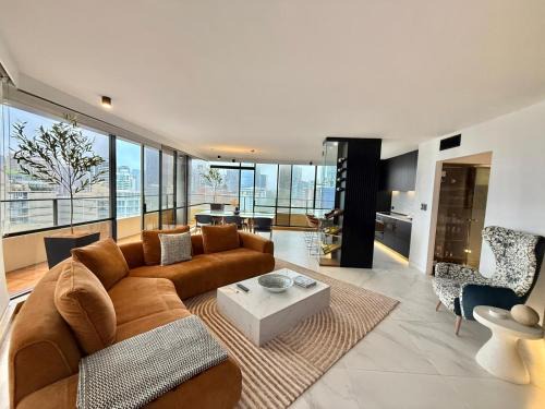 Spring Hill Apartment | Panoramic City Views! - Large Luxury 2 Bedroom Apartment