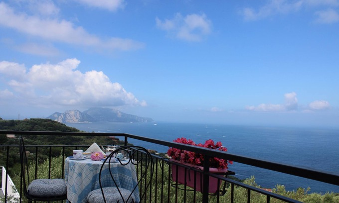 Schiazzano House | Panoramic house with furnished garden and view of Capri