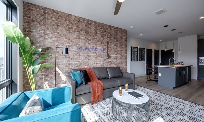 West End House | Panoramic Penthouse - Mins to Broadway - Pool & Gym