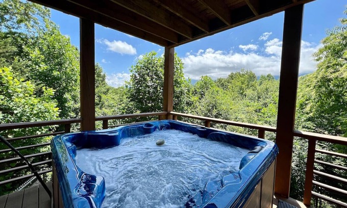Gatlinburg - Pigeon Forge House | Panoramic Vista- Gatlinburg Hot Tub/Pool Access