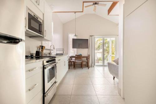Goodland Apartment | Panoramic Waterfront View
