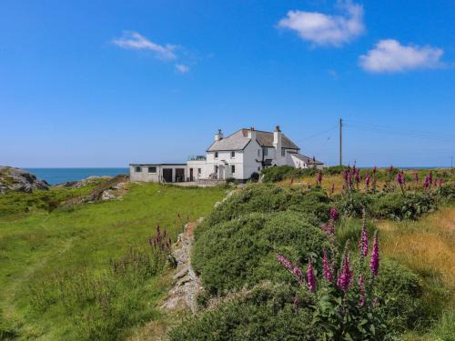Rhoscolyn House | Pant yr Hyman