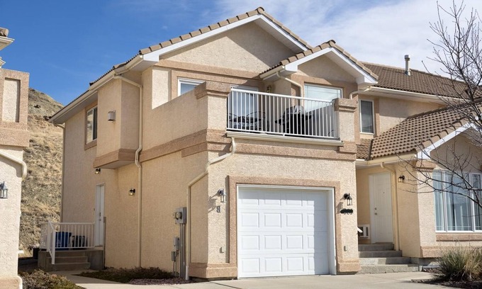 Lethbridge Condo | Paradise Canyon Golf Resort - Luxury Condo M403