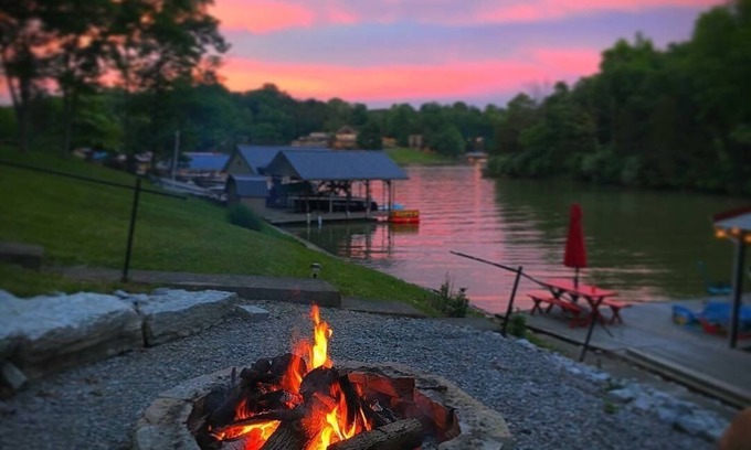 Williamstown Cottage | Paradise Cove on the Lake with Dock and Firepit - 7 miles to the Ark!